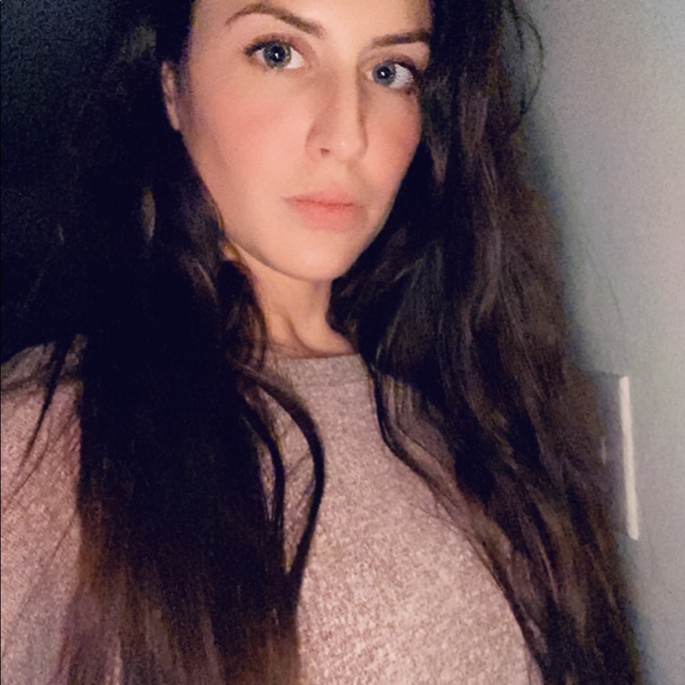 Meet your Posher, Caitlin